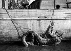 etrange-creature-du-lac-noir-1954-06-g