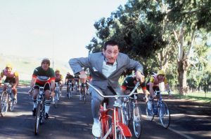 Course de vélos dans le film Pee-Wee Big Adventure de Tim Burton.