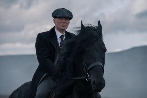 Cillian Murphy sur un cheval dans peaky Blinders (critique)