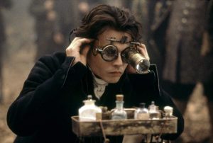 Johnny Depp/Ichabod Crane lors d'une analyse scientifique (critique du film Sleephy Hollow)