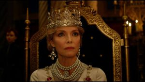 Michelle Pfeiffer en Reine Ingrith dans le film Maléfique : Le Pouvoir du Mal (critique)