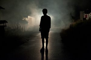 Silhouette en clair-obscur dans le film Adoration (interview de Fabrice du Welz)