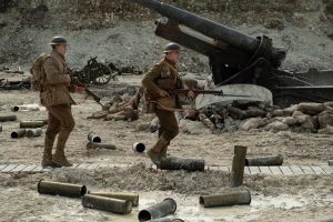 Deux soldats au mimieu des obus, dans le film 1917.