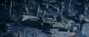 Le Faucon Millenium de Star Wars, au milieu d'une multitude de vaisseau spatiaux en apesanteur.