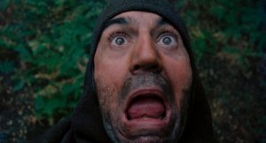 Un villageois effrayé par le Jabberwocky, hors-champ, scène du film Jabberwocky.