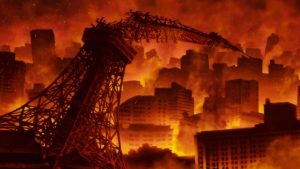 Une antenne géante s'effondre dans l'incendie d'une ville, scène de la série Japan Sinks 2020.