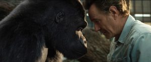 Bryan Cranston et Ivan le gorille front contre front dans une scène touchante de Le seul et unique Ivan.