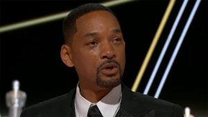 Will Smith en larmes faisant son discours aux Oscars 2022.