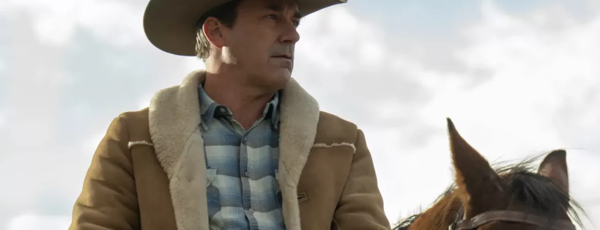 Jon Hamm en cow-boy sur son cheval, en contre-plongée dans la saison 5 de Fargo.