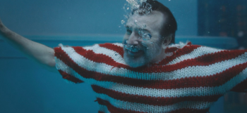 Jean Dujardin se noyant dans L'homme qui rétrécit de Jan Kounen.