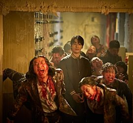 Une horde de Zombie entoure un homme sud-coréen visiblement pas contaminé dans Colony présenté à Cannes