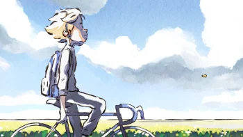 Un jeune garçon aux cheveux blonds, avec un casque audio sur les oreilles et un sac à dos, roule à vélo sans les mains à travers la rase campagne ; le ciel est bleu mais nuageux, et les champs verts sont plats et sans reliefs ; plan du film d'animation LE CORSET, présenté à Cannes 2026.