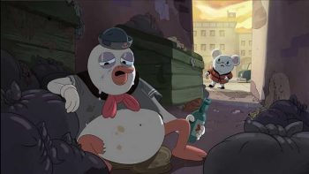 En animation, un canard SDF est jonché dans les poubelles d'une ruelle, une petite souris l'observe au loin