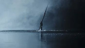 Une main tenant une lance se dresse hors d'une étendue d'eau placide ; le ciel est gris bleu, sombre, et s'apparente à la couleur de l'eau ; plan du film TEENAGE SEX AND DEATH AT CAMP MIASMA, présenté au NIFFF 2026.